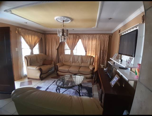 3 BEDROOM HOUSE FOR SALE IN MABOPANE  UNIT B